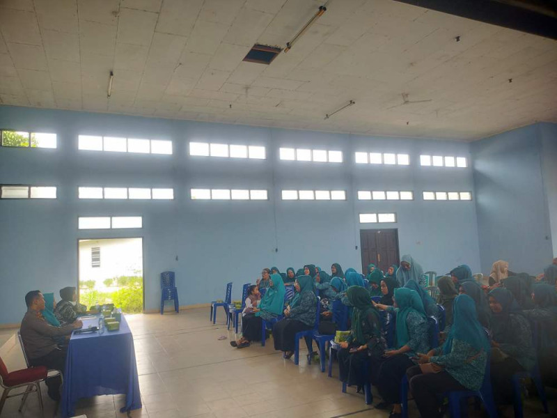 Bersama Ibu-ibu PKK, Kapolsek Kandis Sampaikan Pesan Pilkada Damai 2024