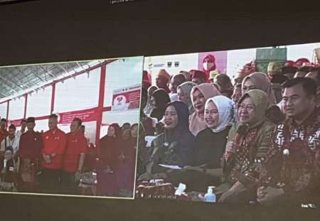 Gegara Diberi Susu, Tri Rismaharini Diminta Jabat Mensos Seumur Hidup