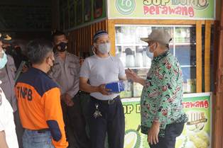 Bupati Langsung Pimpin Sosialisasi Penerapan PPKM Level 4 & Pembagian Masker di Perawang