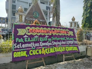 Dukungan untuk Kejari Kuansing, Papan Bunga Anak Cucu Kemenakan Kuansing Berjejer di Kejati Riau