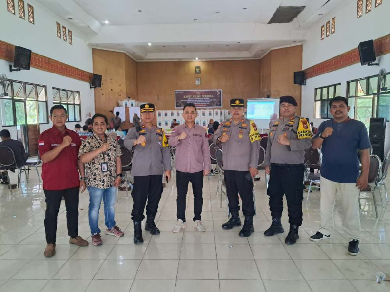 Wakapolres Kuansing Pimpin Pengecekan Rapat Pleno Rekapitulasi Suara Pilkada 2024 di Singingi Hilir