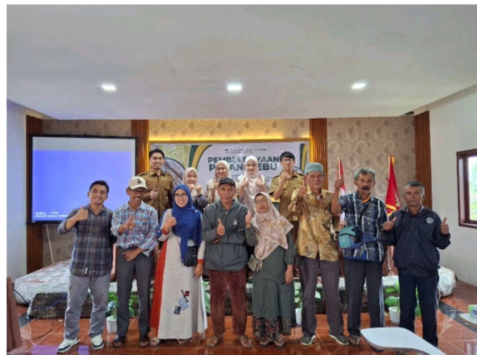 Pemberdayaan Petani Tebu Nagari Lawang: UNP Gelar Sosialisasi Pemasaran Digital Produk Gula Tebu