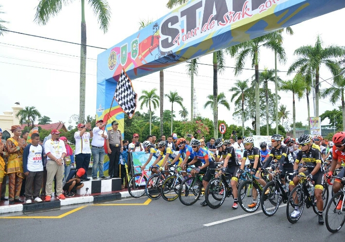 Etape Pertama TDS Rute Siak-Dayun Resmi Dilepas Handri Karosa