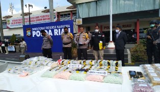 Gulung Sindikat Narkoba di Empat Lokasi Berdeda, Polda Riau Amankan 11 Orang & Barang Bukti