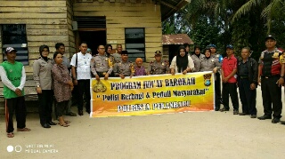 Jumat Barokah, Polresta Pekanbaru Kunjungi Janda Dua Anak
