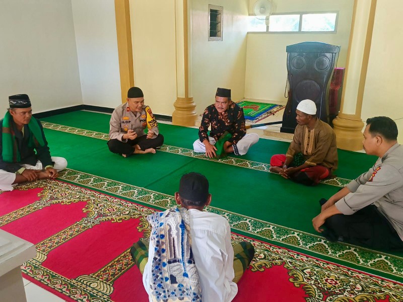 Polsek Tandun Ajak Jamaah Masjid Al Muhajirin Sukseskan Pilkada 2024