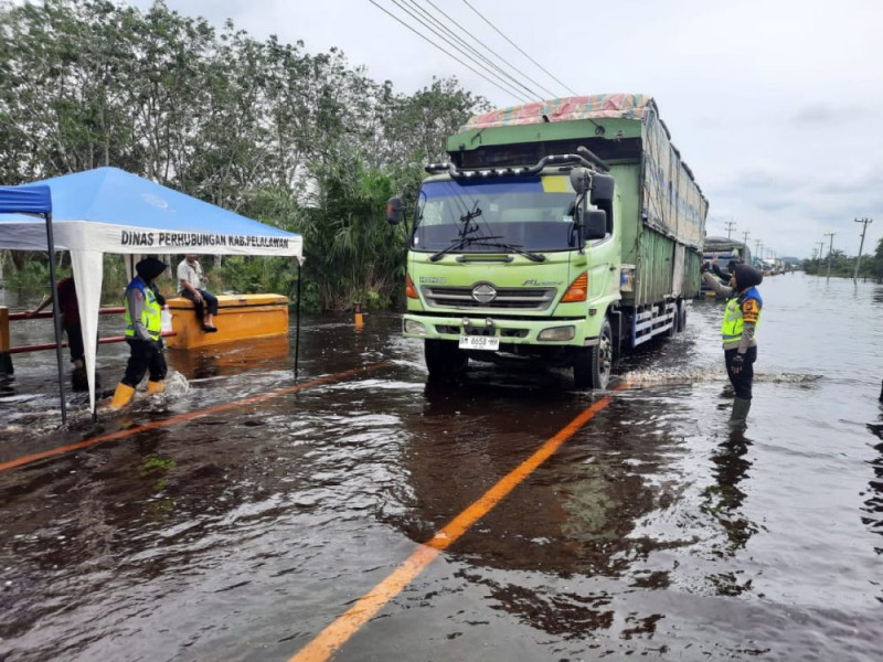 Jalintim  Banjir, Dinas PUPR Riau Siap Bantu Peralatan Untuk BPJN