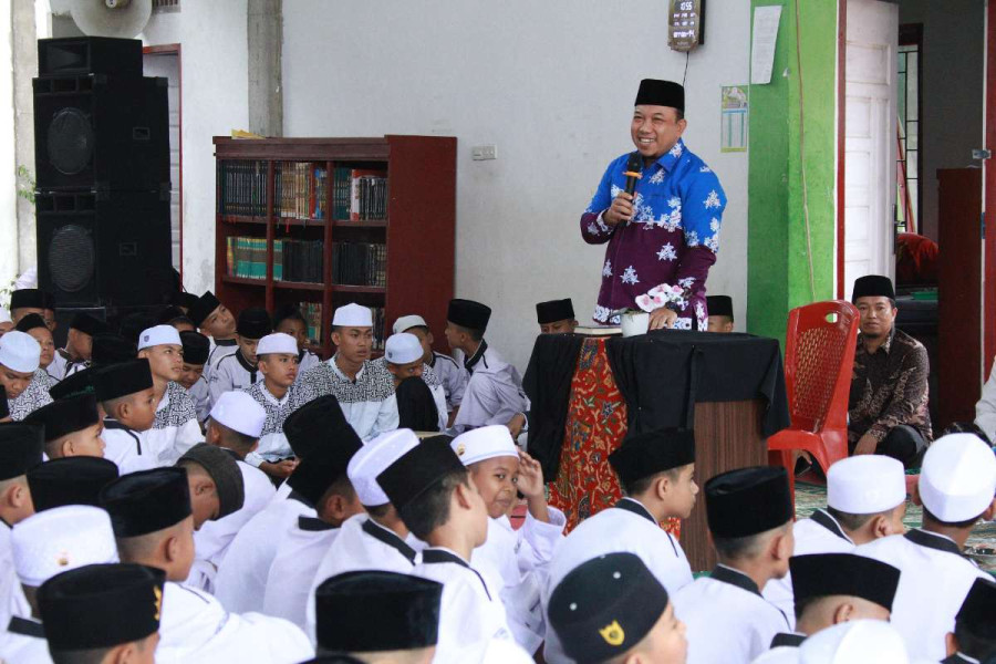 Wabup Husni: Memasukkan Anak ke Pondok Pesantren Merupakan Pilihan Terbaik