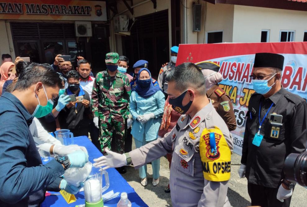 Komitmen Berantas Narkoba, Polres Inhil Musnahkan BB Shabu dan Extacy