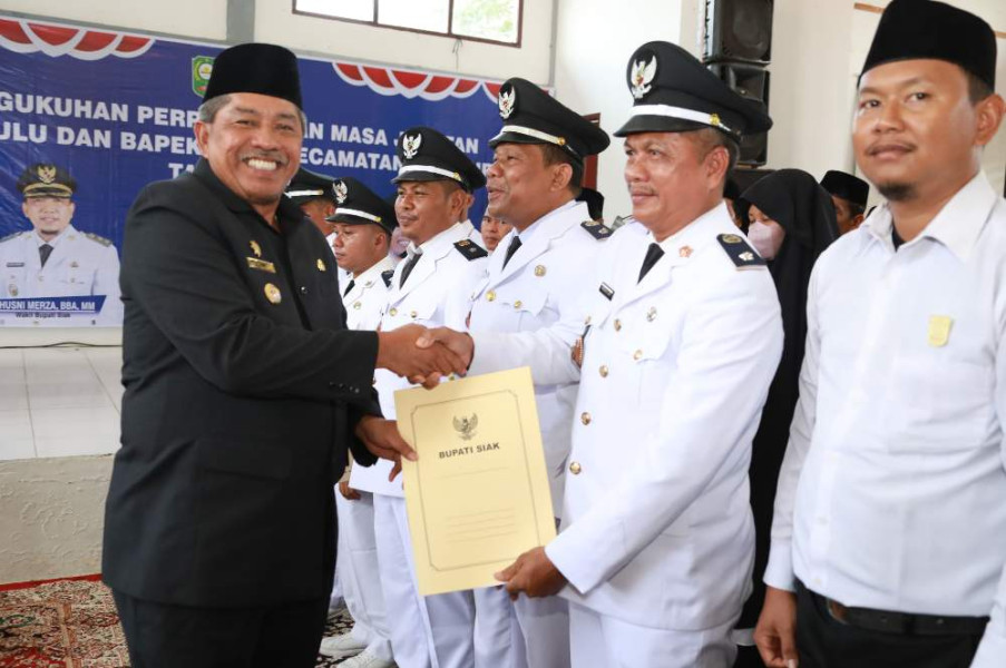 Tambah Masa Jabatan Jadi 8 Tahun, 7 Penghulu di Mempura dilantik Bupati Siak