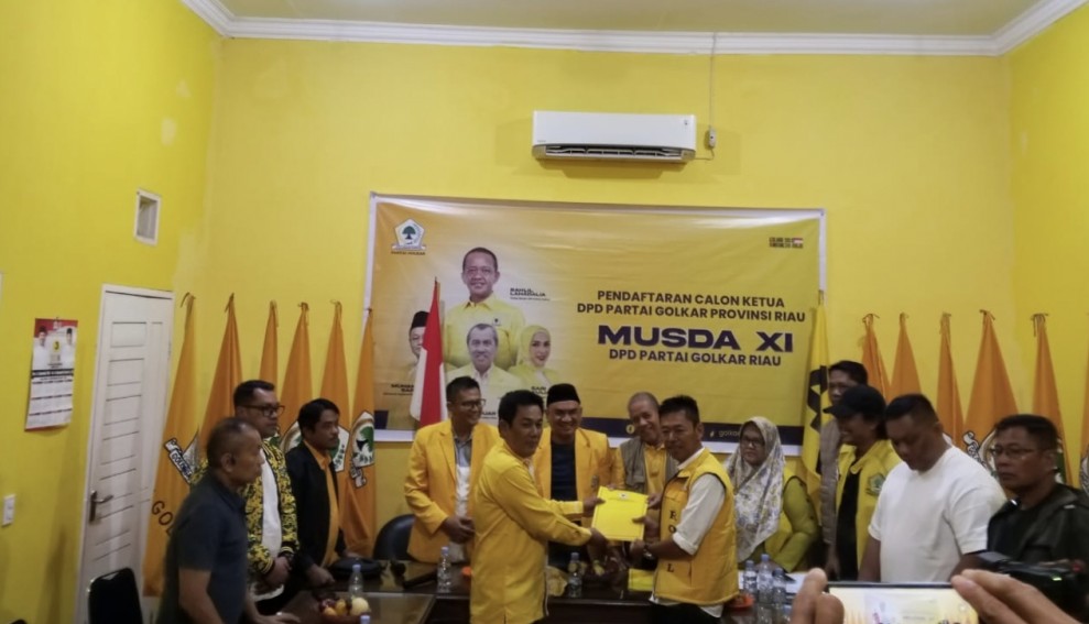 Klaim Dapat Dukungan 12 DPD II, Afrizal Sintong Resmi Daftar Calon Ketua Golkar Riau