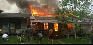 Dua Unit Rumah Tak Berpenghuni Hangus Dilalap Api