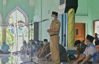 Wabup Siak Bersama Baznas Kembali Salurkan Dana Zakat