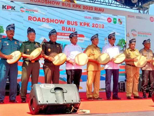 Wakajati Riau Hadiri Pembukaan Roadshow Bus KPK RI di Riau