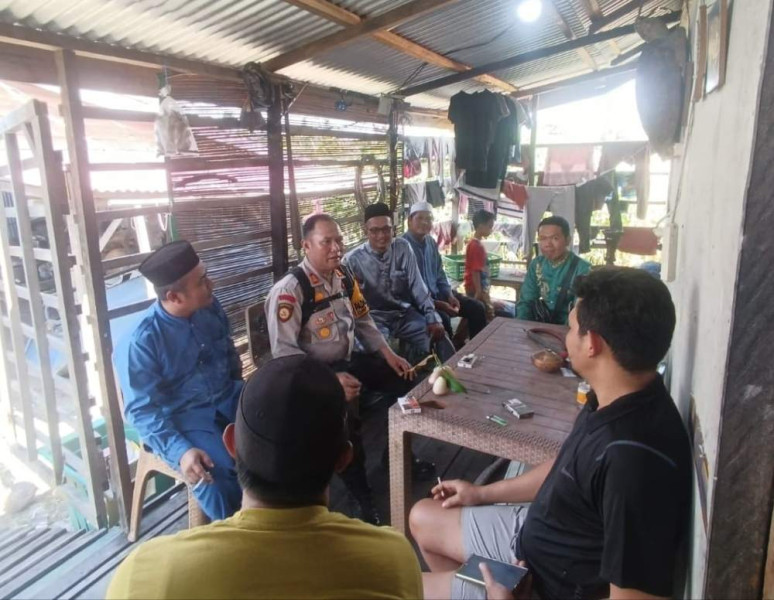 Kapolsek Tempuling Laksanakan Cooling System di Desa Teluk Jira, Berikan Edukasi Pasca Pilkada 2024