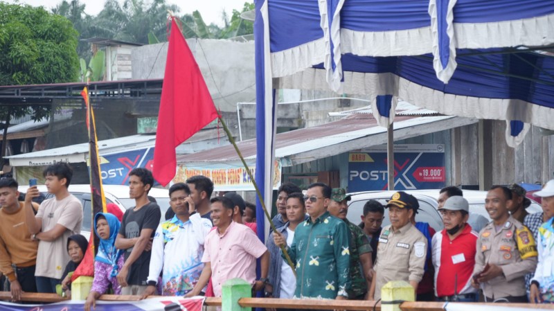 Buka Pacu Jalur Mini, Warga Sukaraja LTD Antusias Sambut Suhardiman