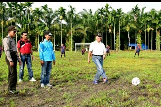 Wabup Rosman Buka Turnamen Sepakbola Desa CUP di Keritang
