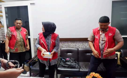 Tiga Tersangka Kasus Dugaan Tipikor Pasang Baru Perumda Delta Tirta Ditahan Kejari Sidoarjo