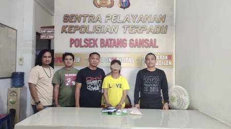 Polisi Hampir Terkecoh! Wanita Cantik di Inhu Ini  Gunakan Amplang Udang Sebagai Penyimpan Sabu