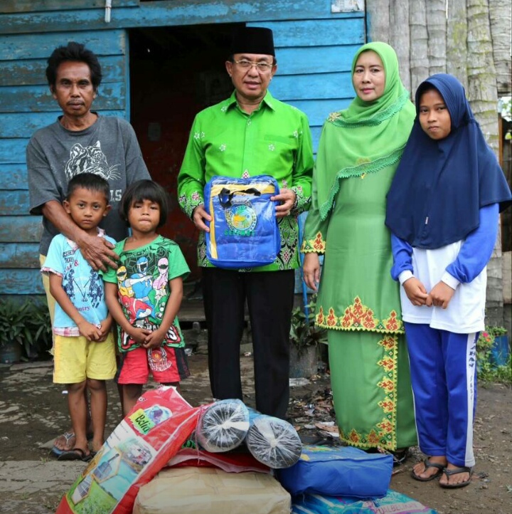 Seorang Buruh Harian Lepas Terima Bantuan Dari Wardan 