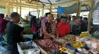 Jelang Ramadhan, Syamsuar Kunjungi Pasar Belantik