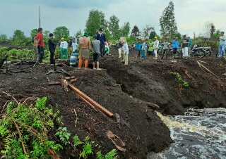Dinilai Sumber Masalah Petani, Kanal Dibendung PT BKM Akhirnya Dibongkar