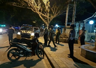 TNI, Polri & Satpol PP Kabupaten Siak Beri Himbauan Warga yang Lagi Kumpul