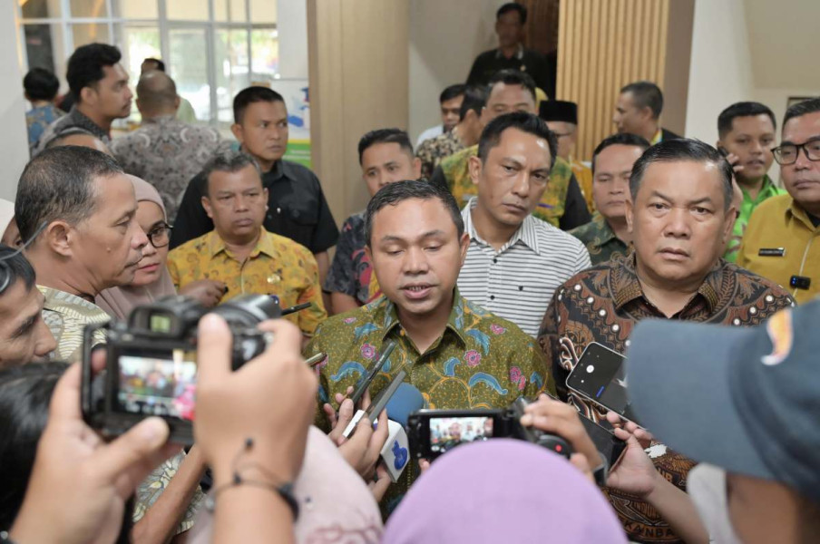 Disdik Riau Tak Mampu Sajikan Data dengan Lengkap, Gubri Wahid Kecewa