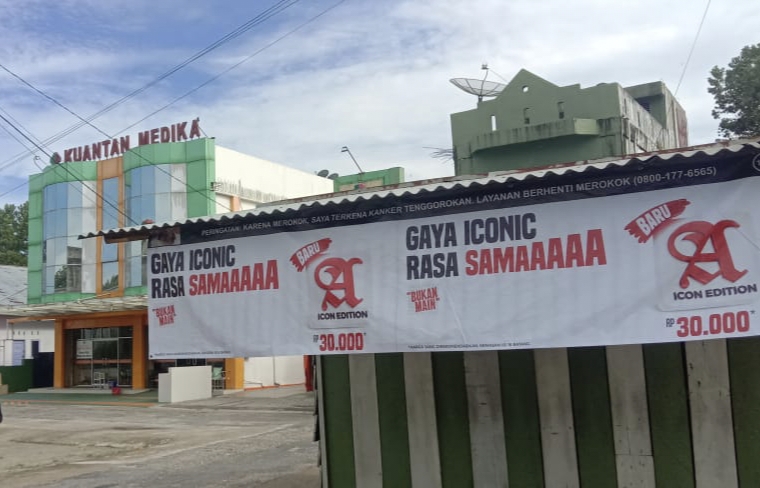 Ironi! Iklan Rokok Dipasang dekat Gedung Pelayanan Kesehatan di Kuansing, Begini Sikap Kepala Bapenda