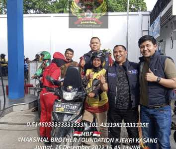 Program 'Jumat Berkah', KNPI Pekanbaru Gratiskan BBM Bagi Pengemudi Ojol Pekanbaru 