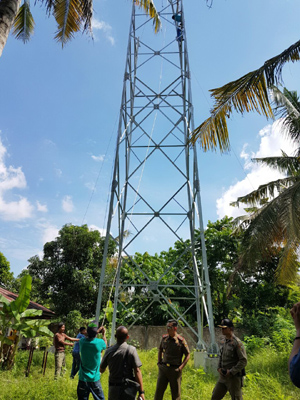 Satpol PP Pekanbaru Bongkar Paksa Tower Ilegal di Tenayan
