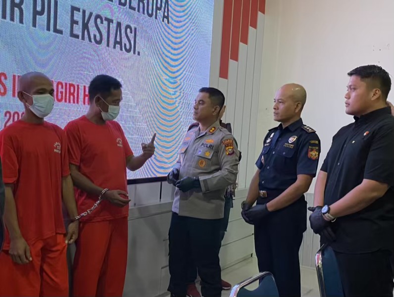 Polres dan Bea Cukai Amankan 3 Kg Sabu dan 35 Butir Ekstasi Jaringan Internasional