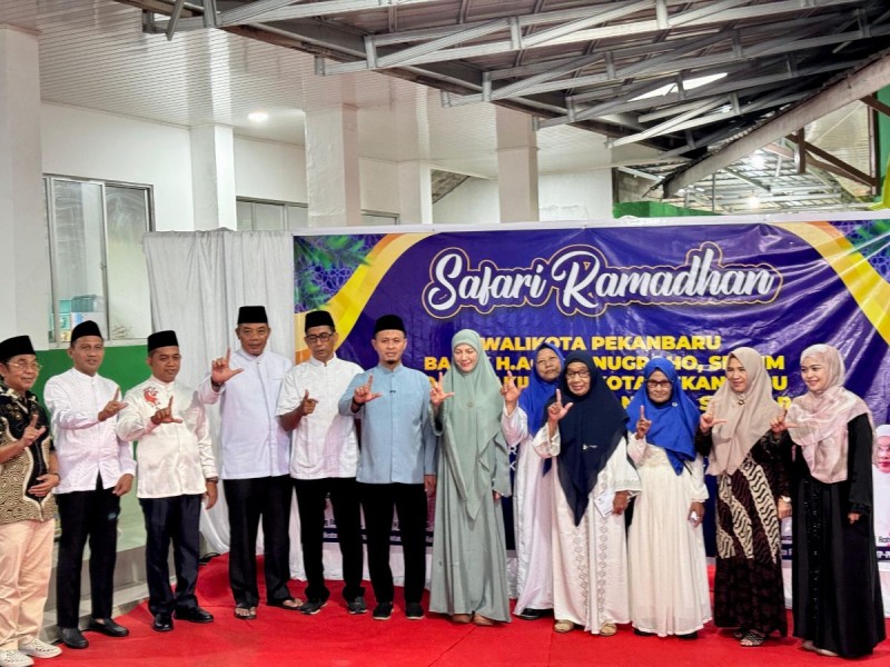 Safari Ramadhan di Pekanbaru, Walikota dan BRK Syariah Serahkan Bantuan di Masjid Baitul Amanah