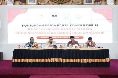 Rapat dengan Komisi II DPR, Gubri: Tenaga Honor Agar Diprioritaskan Jadi CPNS