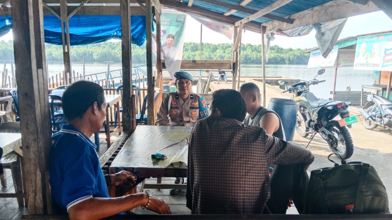 Sambangi Masyarakat, Polsek Teluk Belengkong Minta Hargai Perbedaan Pilihan Pilkada 2024