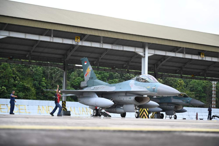 Siap Laksanakan Misi, Tiga Flight Pesawat Tempur F16 16 Lanud Roesmin Nurjadin Terbang ke Jakarta