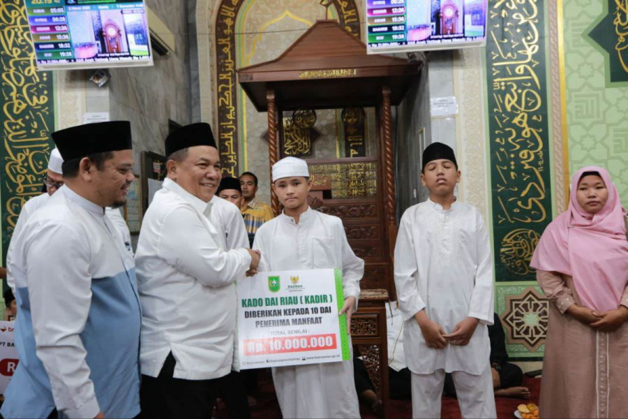 Hari Kedua Safari Ramadan, Wagubri SF Hariyanto Kunjungi Masjid Al Muhshinin