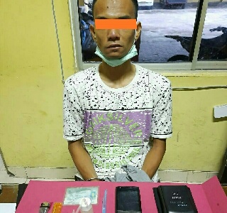 Polres Kuansing Ringkus Pelaku Narkoba Didalam Kamar Tanpa Perlawanan