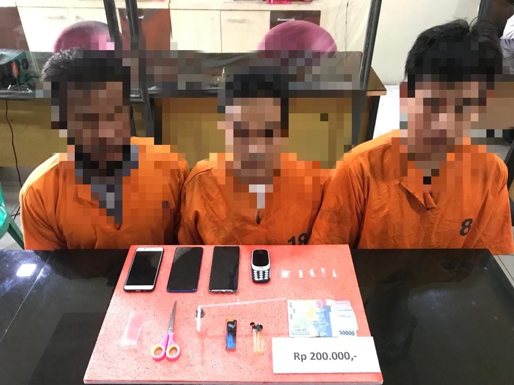 Seorang Oknum PNS dan Dua Rekannya Ditangkap saat Pesta Narkoba